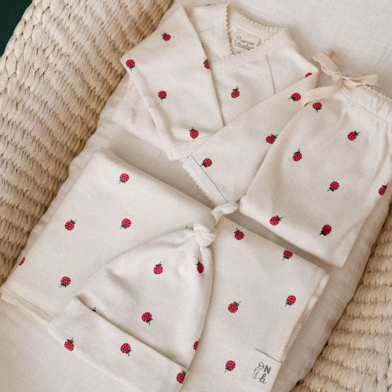 Nature Baby Welcome Home Gift Set Raspberry Print